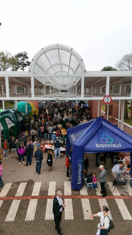 Realizado na Rua Coberta e Praça 25 de Julho, o evento reuniu uma programação repleta de atrações, que animaram e informaram os participantes durante todo o dia.