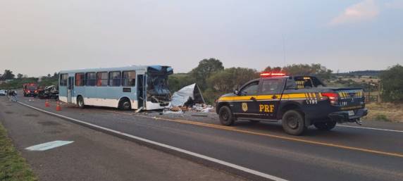 Ônibus transportava funcionários de uma empresa