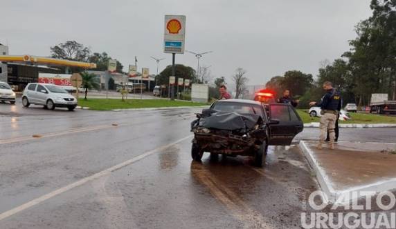 O acidente envolveu um Gol e um Onix