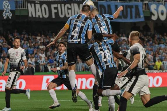 No Couto Pereira, equipes ficaram no 0 a 0 no tempo normal. Nas penalidades, Tricolor errou três cobranças e foi superado por 3 a 1