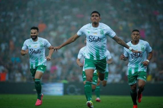 Equipe alviverde teve grande atuação coletiva e segurou o atual campeão da América no Rio de Janeiro. Após abrir 2 a 0, Verdão ainda sofreu o empate nos acréscimos, mas volta a estar entre oito melhores da competição após oito anos