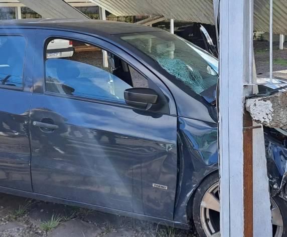 O acdente ocorreu na rua Osvaldo Gomes Vieira, no bairro Ipiranga