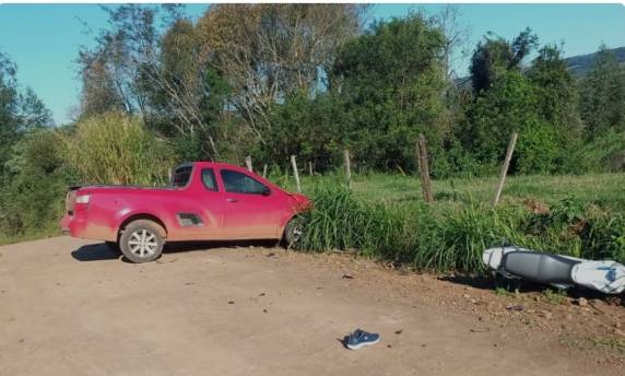 O acidente ocorreu na tarde deste sábado (10)