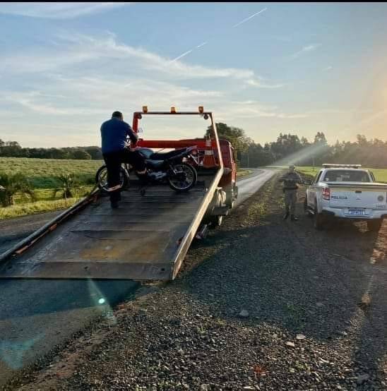 No acompanhamento, foi abordada uma motocicleta e identificado o condutor. 