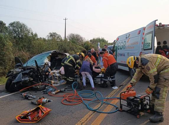 Equipes da EGR e Bombeiros de Passo Fundo realizam o atendimento
