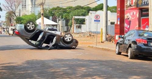 O trânsito na Rua Venâncio Aires  ficou bloqueado