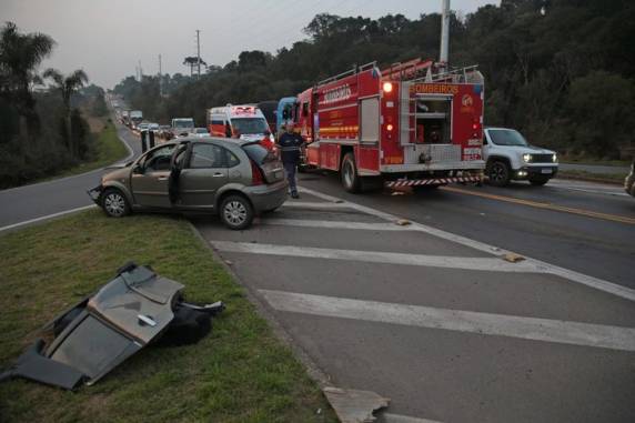 Vítimas estavam em um veículo C3 e foram encaminhadas para atendimento médico