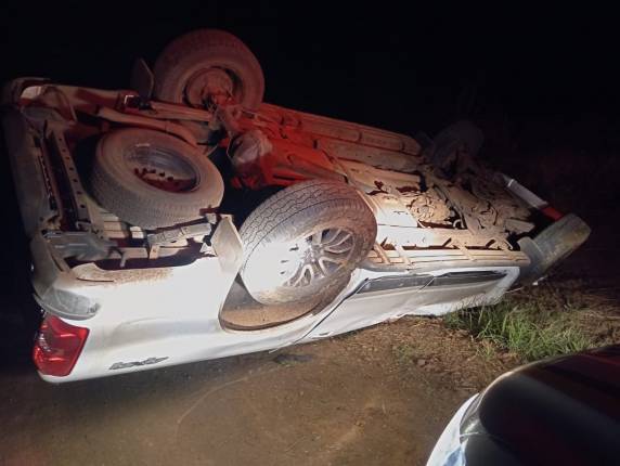 Uma caminhonete S10 capotou na localidade de Linha Final Sulo
