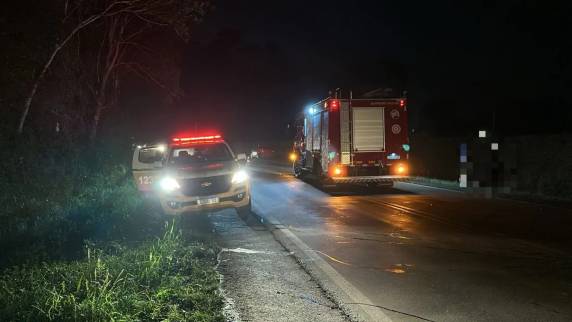 Se envolveram na colisão, próximo à entrada para Bela Vista, um Chevrolet Onix, um automóvel Gol e uma Hyundai.