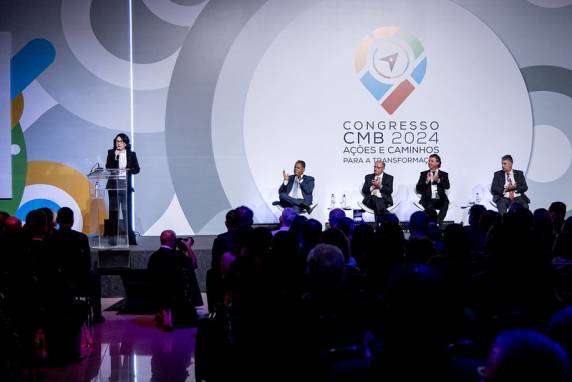 A atuação dos hospitais filantrópicos gaúchos foi destaque no 32º Congresso Nacional das Santas Casas. Na abertura do Congresso, Vanderli foi uma das autoridades a participar do protocolo, falando em nome das Federações de todo o país.