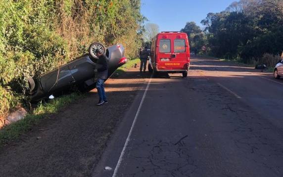 O condutor do automóvel foi socorrido para o hospital