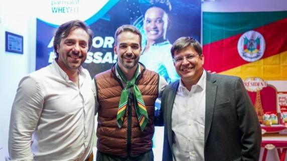 O anúncio foi feito pelo presidente da empresa no Brasil, Roosevelt Júnior, em reunião com o governador Eduardo Leite na Expointer, no Parque de Exposições Assis Brasil, na noite desta quinta-feira (29)