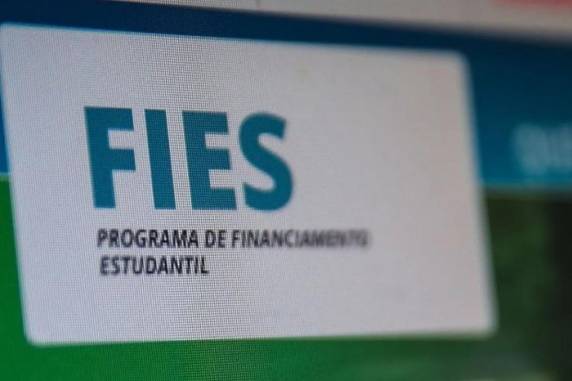 Programa oferece condições especiais para estudantes com dívidas em contratos firmados até 2017 e inadimplentes até 30 de junho de 2023 solicitarem a negociação