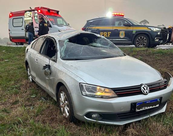 Acidente ocorreu no início da manhã deste sábado