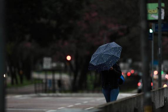 Enquanto a maior parte do território gaúcho terá temperatura amena, termômetros sobem na região Norte. Fumaça de queimadas retorna