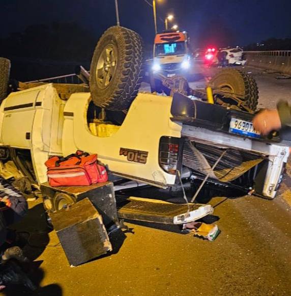 As três mulheres, de 29, 33 e 35 anos, que estavam no Onix, também foram socorridas por equipes do SAMU e do Corpo de Bombeiros. Elas foram levadas ao hospital, mas não correm risco de vida.