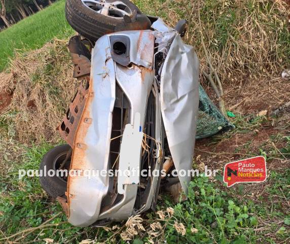 Motorista de um GM Prisma foi socorrido consciente para o hospital