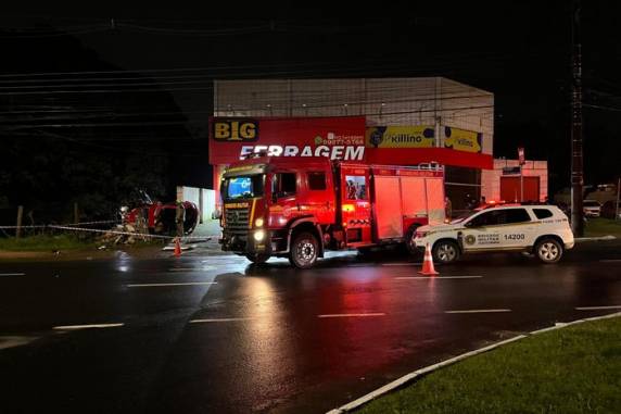 Também houve dois feridos, encaminhados para atendimento hospitalar; duas pistas da via estão bloqueadas no sentido bairro-Centro