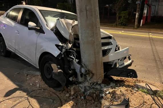 Motorista ficou ferida e foi encaminhada para atendimento médico