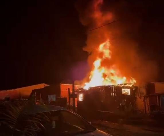 Segundo o Corpo de Bombeiros de Ijuí, o imóvel foi totalmente destruído pelas chamas