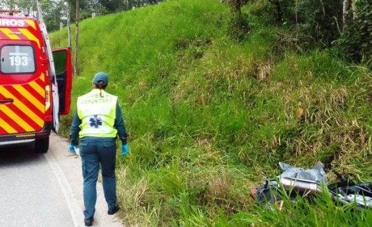 Vítima perdeu o controle da moto em Florianópolis