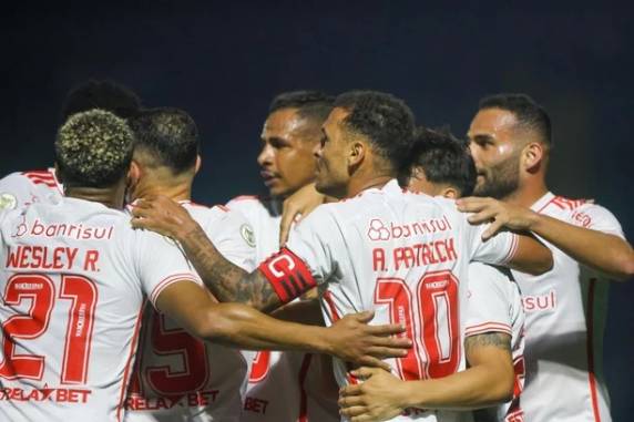 Borré e Valencia marcaram na noite desta quarta-feira, em jogo atrasado pela 16ª rodada; Colorado é oitavo na tabela