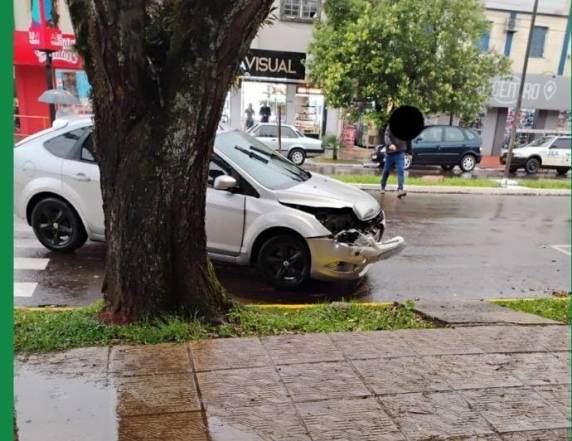 O fato ocorreu nesta quinta-feira próximo ao banco da Caixa Econômica Federal e ninguém ficou ferido