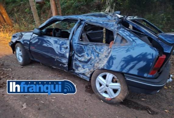 O acidente ocorreu no início da manhã deste domingo