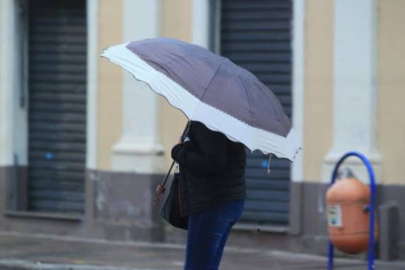 Sistema de baixa pressão atmosférica e uma frente fria deixam o tempo instável em todo o território gaúcho; veja a previsão