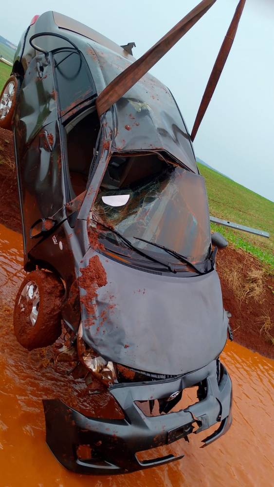 O motorista conseguiu sair do interior do veículo