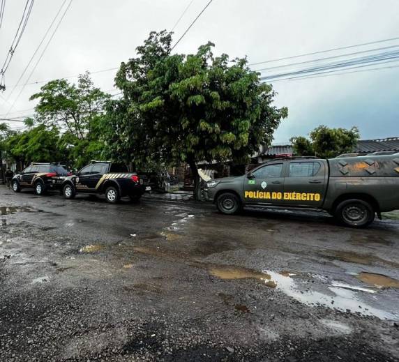 Contratos investigados totalizam R$ 9 milhões. Mandados de busca e apreensão foram cumpridos em uma residência e em um estabelecimento comercial nesta quinta-feira