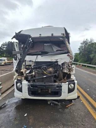 Veículos seguiam no sentido Passo Fundo e bateram em uma das paradas para obras na rodovia