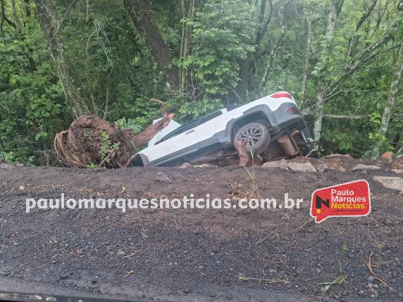 Ninguém ficou ferido, restando apenas danos materiais