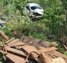 O  carro com o casal se deslocava no sentido a Novo Planalto.