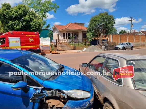 A condutora e um bebe de 3 meses, foram socorridos pelo Corpo de Bombeiros para o hospital