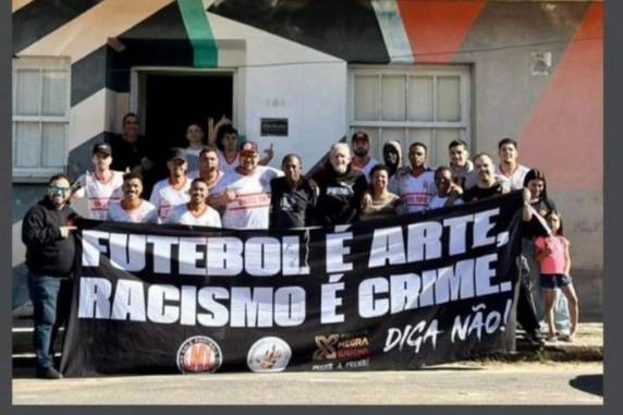 Partida entre AVF e Vamo Dale, em Manoel Viana, foi paralisada quando um jogador do time visitante alegou ter sido chamado de macaco por um atleta da equipe mandante