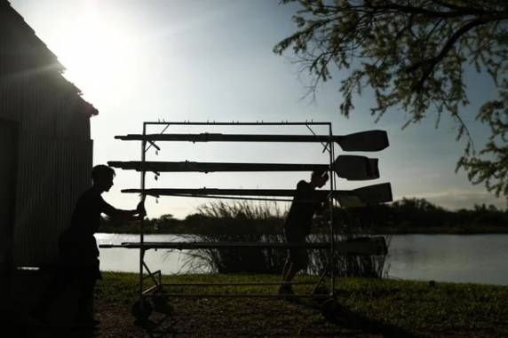 Sete atletas, treinador do projeto Remar para o Futuro e motorista de veículo que os transportava serão velados em cerimônia coletiva nesta terça-feira. Van em que eles voltavam de competição foi atingida por carreta na BR-376, no Paraná