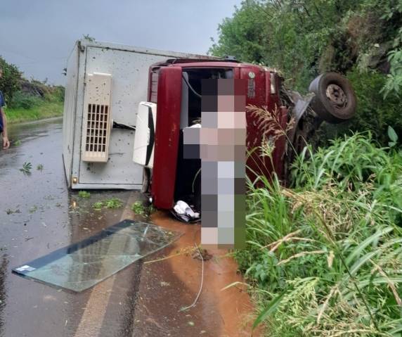 O acidente ocorreu na localidade de Dona Otília, entre Roque Gonzales e São Paulo das Missões