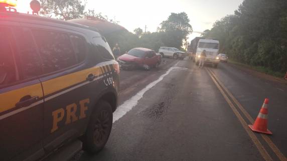 Os veículos envolvidos foram uma caminhonete Strada, emplacada em Ijuí e uma camioneta Hilux com placas de Bombinhas