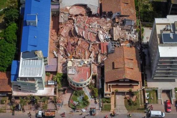 Edifício funcionava como hotel na cidade litorânea de Villa Gesell
