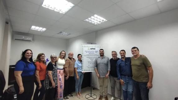 Por meio da parceria, a APAE terá um espaço exclusivo na feira, onde poderá apresentar ao público o trabalho da instituição e compartilhar informações sobre suas atividades.