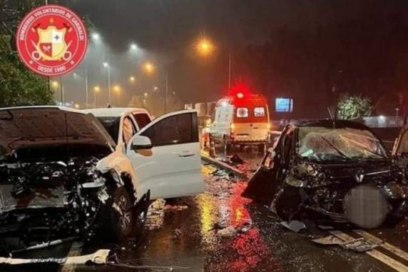 Outras quatro pessoas ficaram feridas e foram levadas para atendimento médico