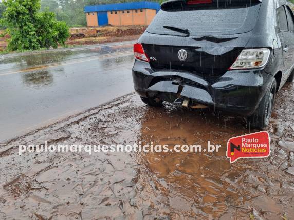 Veículos foram envolvidos no acidente na altura do bairro Carolina