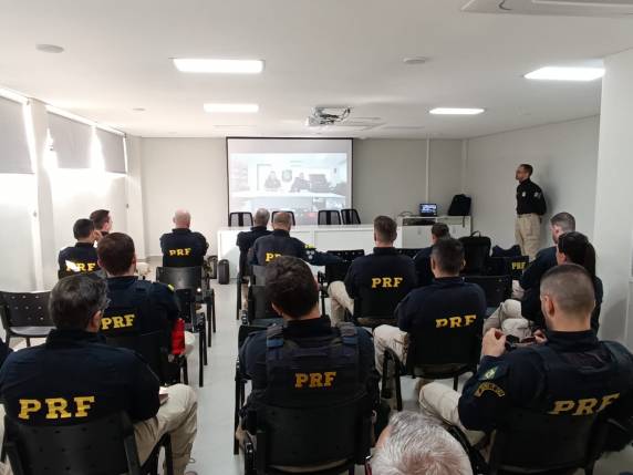 A operação tem como objetivo intensificar a fiscalização de velocidade nas rodovias federais da região, especialmente no período do feriado da Proclamação da República, que registra grande fluxo de veículos nas BRs 285 e 386.