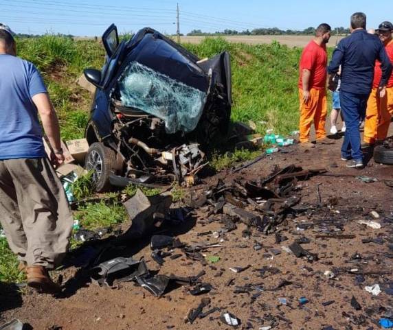 O acidente envolveu um Polo e uma caminhonete Strada