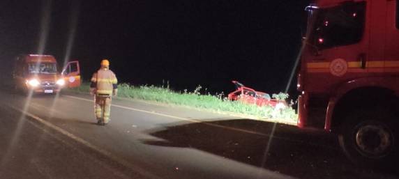 O aciente envolveu dois veículos que colidiram na rodovia