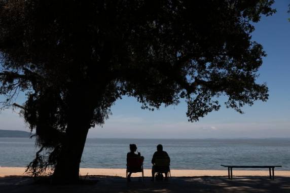 No sábado, a previsão é de tempo ensolarado, com volume pequeno de chuva. Uma frente fria causa pancadas por todo o Estado no domingo