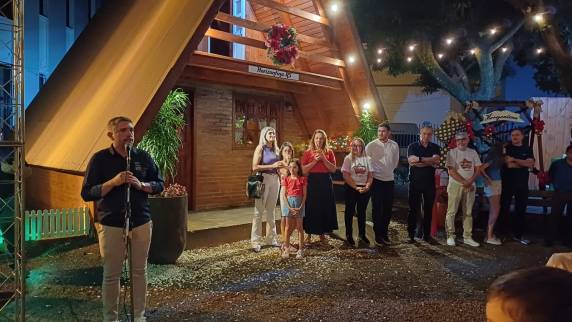 A programação será incrementada nos sábados que antecedem o natal, junto ao espaço da Rua Coberta, visando a movimentação para o comércio, e também para a agricultura familiar e o artesanato que fazem feiras aos sábado no espaço.