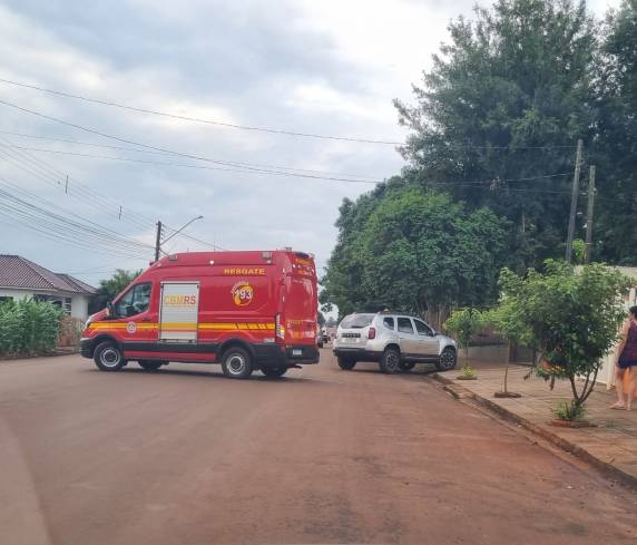 O acidente ocorreu no final da tarde desta terça-feira, na esquina das ruas Osvaldo Cruz e Sorocaba