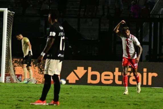 Wesley marcou o gol da vitória do Colorado, que chegou a 15 jogos de invencibilidade e abriu quatro pontos para o São Paulo, sexto colocado